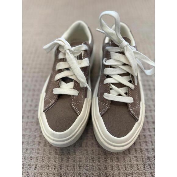 Converse Women's Brown canvas sneaker - Picture 1 of 6